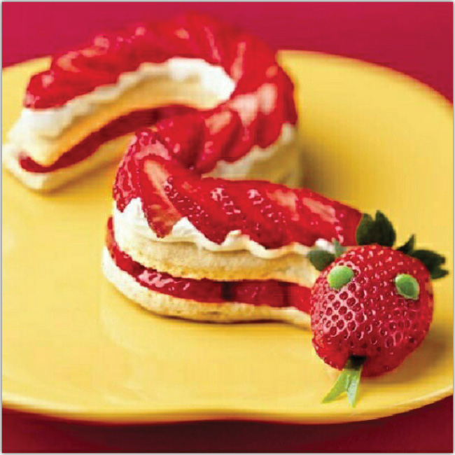 Hanii407 Postre en forma de serpiente de frutillas